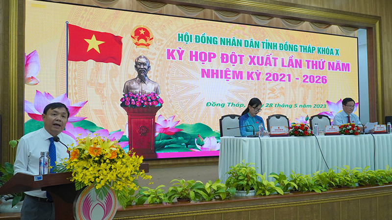 Phó Bí thư Thường trực Tỉnh ủy, Chủ tịch Hội đồng nhân dân tỉnh Đồng Tháp Phan Văn Thắng phát biểu khai mạc kỳ họp.