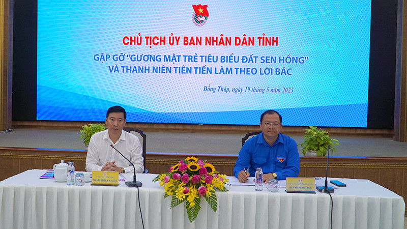 Chủ tịch Ủy ban nhân dân tỉnh Đồng Tháp Phạm Thiện Nghĩa phát biểu tại buổi gặp gỡ đoàn viên, thanh niên. (Ảnh: HỮU NGHĨA)