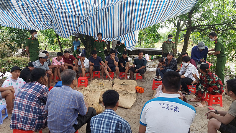 Các đối tượng bị bắt giữ tại hiện trường.