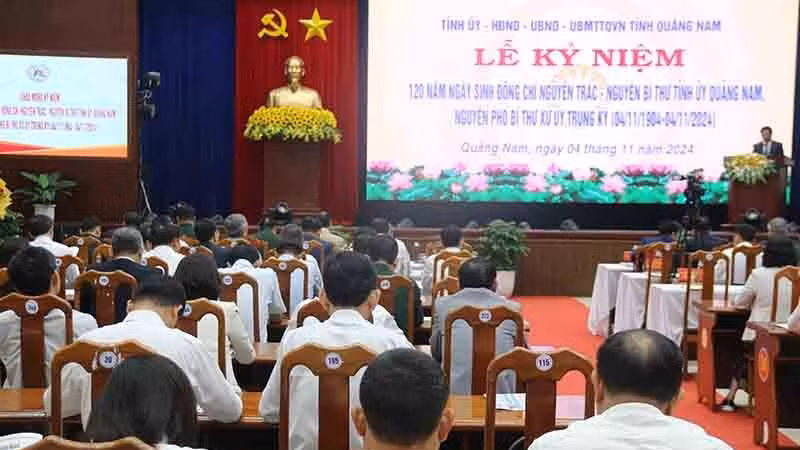 Quang cảnh lễ kỷ niệm 120 năm Ngày sinh đồng chí Nguyễn Trác, nguyên Bí thư Tỉnh ủy, Phó Bí thư xứ ủy Trung Kỳ.