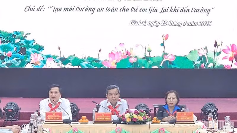 Các đồng chí chủ trì đối thoại.