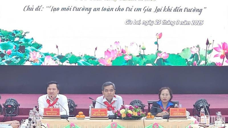 Các đồng chí chủ trì đối thoại.