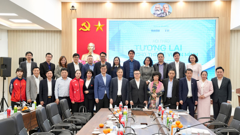 Các đại biểu chụp ảnh lưu niệm tại Hội thảo.