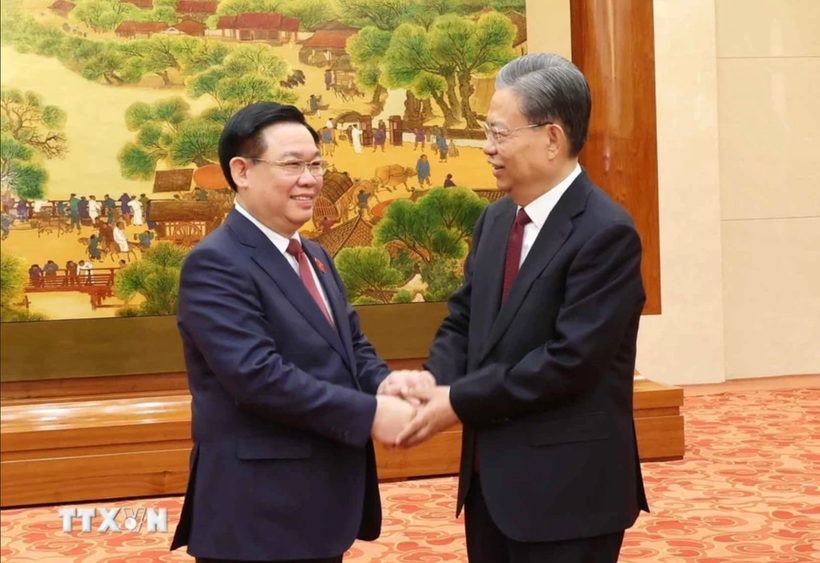 Chủ tịch Quốc hội Vương Đình Huệ với Ủy viên trưởng Ủy ban Thường vụ Nhân đại toàn quốc Trung Quốc Triệu Lạc Tế. Ảnh: TTXVN