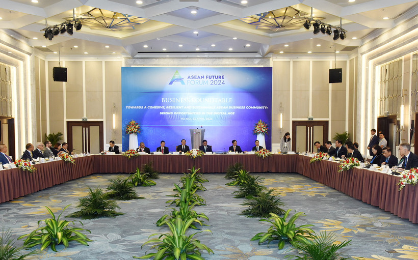 Tọa đàm với doanh nghiệp các nước ASEAN và các đối tác với chủ đề “Cộng đồng doanh nghiệp ASEAN gắn kết, tự cường và bền vững: Nắm bắt thời cơ trong thời đại số”.