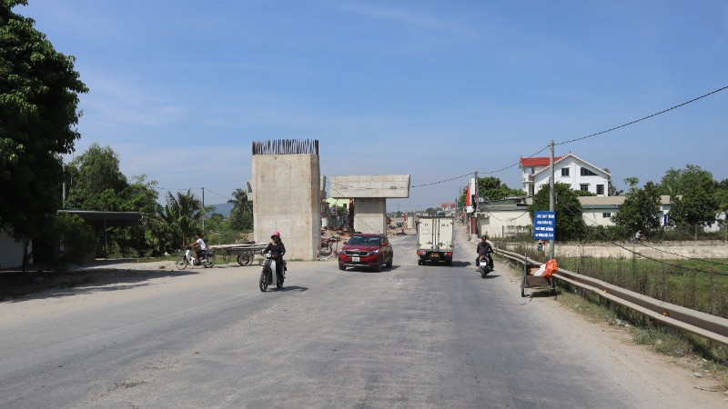 Là đường găng tiến độ của dự án, theo kế hoạch ban đầu, cầu vượt đường sắt ở xã Diễn Phúc, huyện Diễn Châu sẽ hoàn thành vào tháng 9/2023.