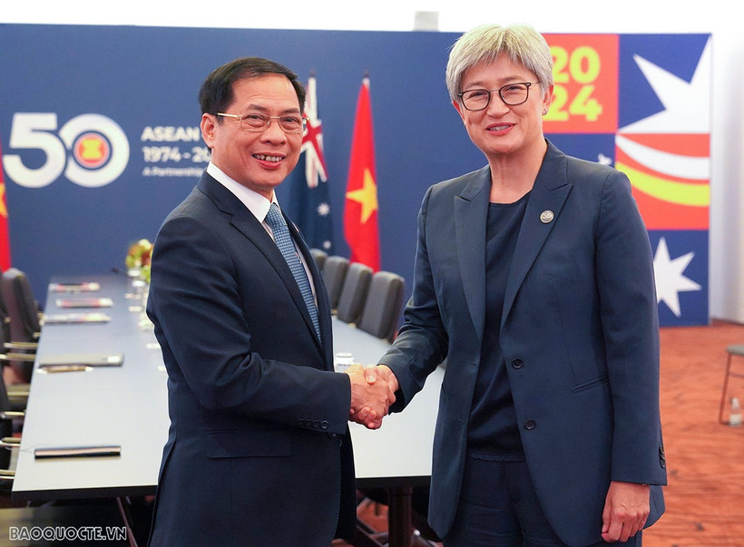 Bộ trưởng Ngoại giao Bùi Thanh Sơn và Bộ trưởng Ngoại giao Australia Penny Wong tại cuộc gặp. Ảnh: TTXVN.