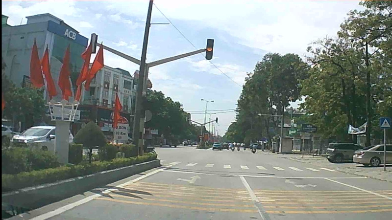 Camera hành trình ghi lại sự cố lỗi đèn tín hiệu.