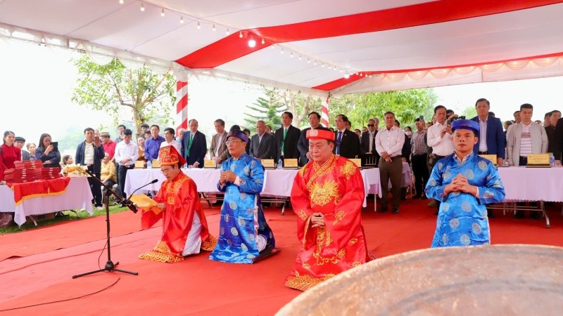 Lễ dâng hương tưởng niệm Hoàng đế Hồ Quý Ly.