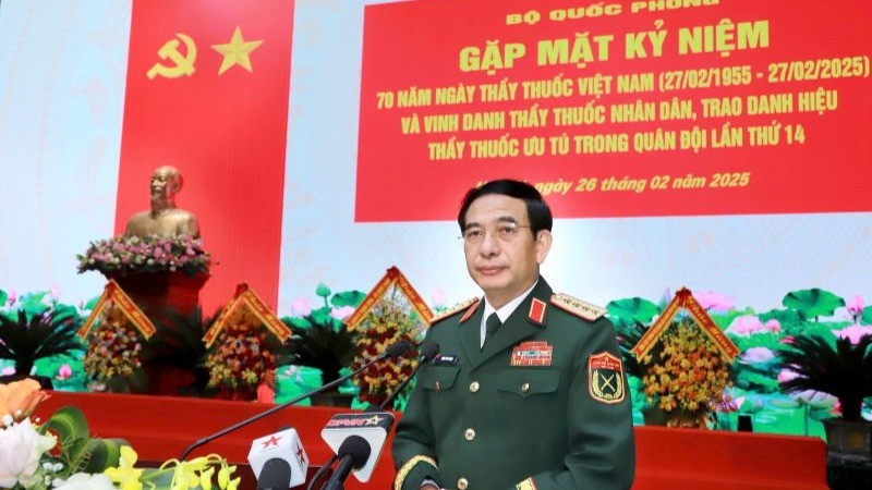 Đại tướng Phan Văn Giang phát biểu ý kiến tại buổi gặp mặt. 