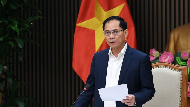 Phó Thủ tướng Bùi Thanh Sơn chủ trì cuộc họp về tình hình phân bổ, giải ngân vốn đầu tư công của 3 bộ, cơ quan Trung ương và 13 địa phương Đồng bằng sông Cửu Long. (Ảnh: VGP)