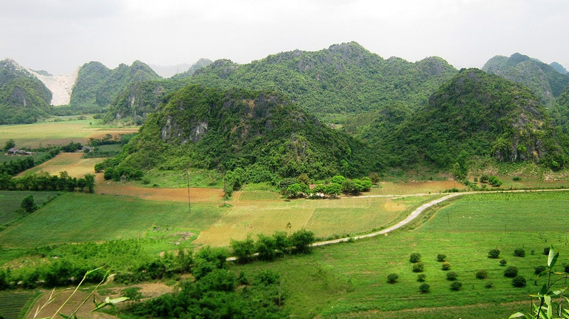 Dãy núi đá vôi trùng điệp thành phố Tam Điệp, Ninh Bình. (Ảnh: CTV)