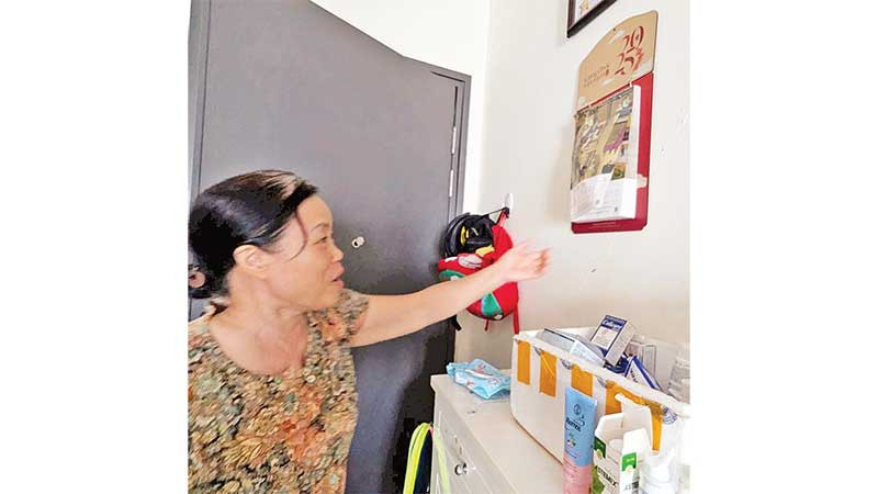 Nhiều hộ dân ở chung cư Diamond Riverside (Quận 8) phản ánh tường căn hộ bị nứt sau đợt rung chấn do ảnh hưởng từ trận động đất xảy ra tại Myanmar ngày 28/3.