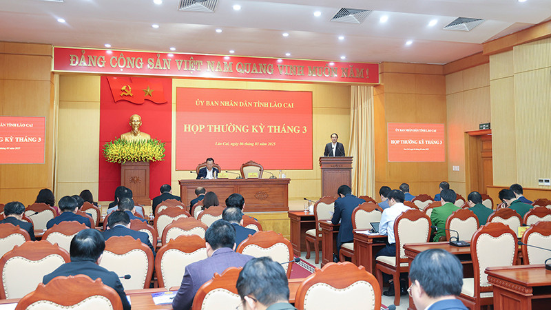 Quang cảnh phiên họp.