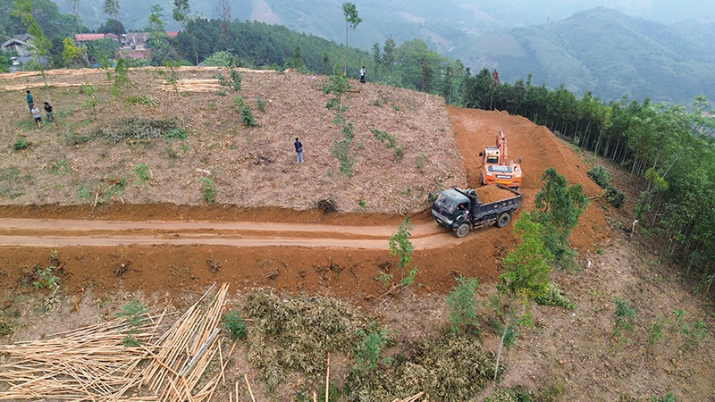  Triển khai thi công đồng loạt 8 vị trí cột, dự án đường dây 500kV Lào Cai-Vĩnh Yên (đoạn qua huyện Bảo Yên). 