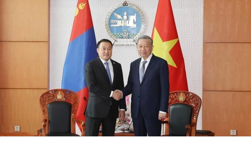 Tổng Bí thư, Chủ tịch nước Tô Lâm hội kiến Chủ tịch Quốc hội Mông Cổ Dashzegviin Amarbayasgalan. (Ảnh: TTXVN) 