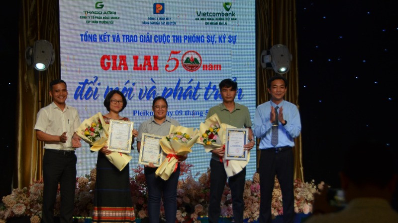 Tổng kết trao giải cuộc thi "Gia Lai 50 năm đổi mới và phát triển".