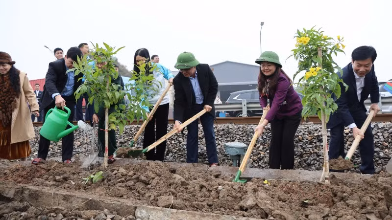 Phát động Tết trồng cây và triển khai phong trào “Đường tàu-Đường hoa” Xuân Ất Tỵ 2025 