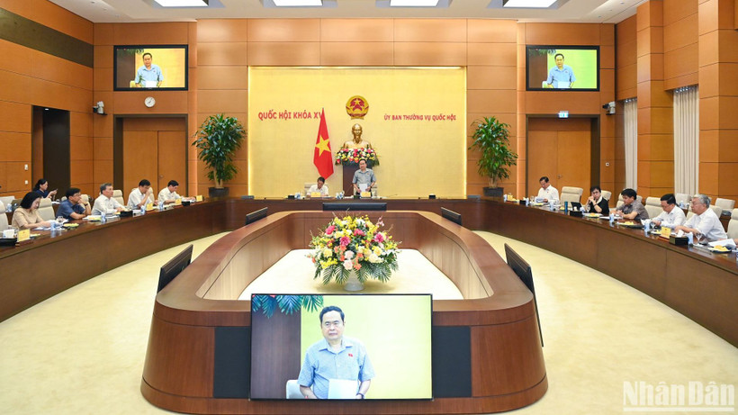 Quang cảnh cuộc làm việc với một số Ủy ban của Quốc hội.