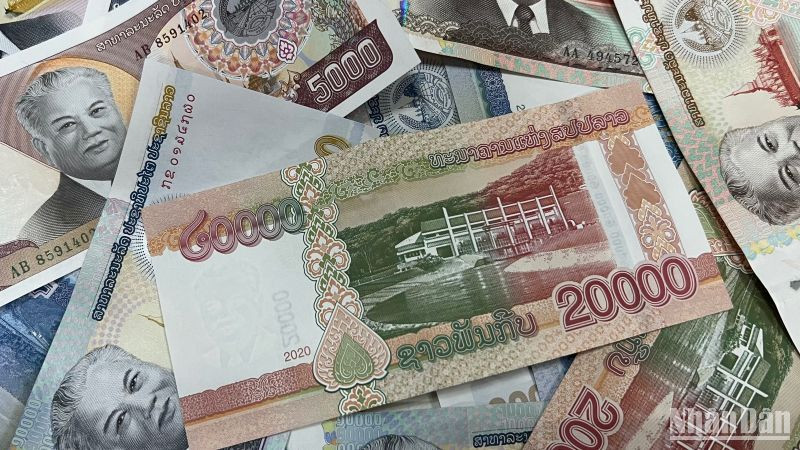 Lào phát hành lô trái phiếu điện tử trị giá 1.000 tỷ Kíp với kỳ hạn 6 tháng, lãi suất 20%/năm. (Ảnh: TRỊNH DŨNG)