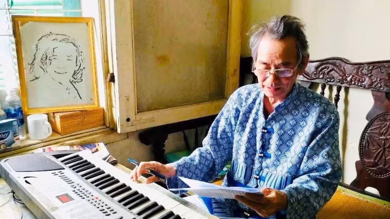 Gần 90 tuổi, nhạc sĩ Dân Huyền vẫn miệt mài với sự nghiệp sáng tác âm nhạc.