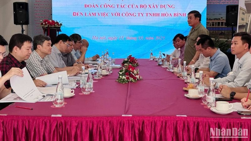 Hình ảnh buổi làm việc của đoàn công tác Bộ Xây dựng về nghiên cứu đề xuất giải pháp cầu bản rỗng trên cọc.