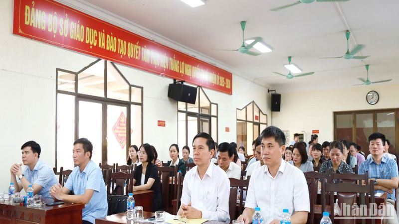 Các đại biểu dự hội nghị.