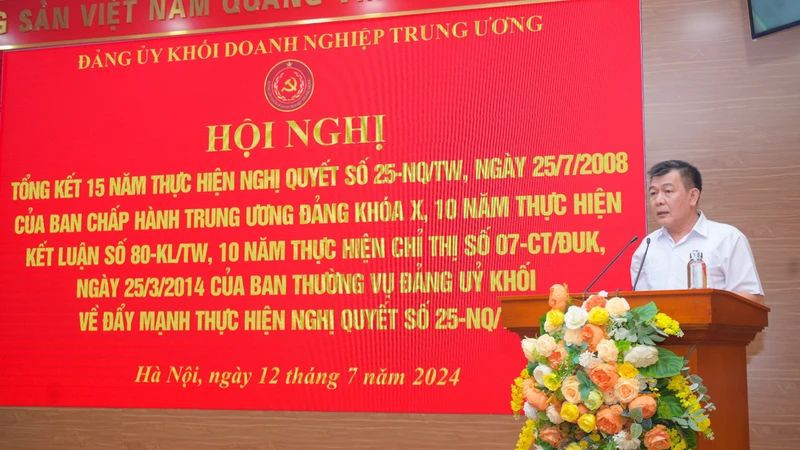 Đồng chí Nguyễn Đức Phong, Phó Bí thư Thường trực Đảng uỷ Khối Doanh nghiệp Trung ương phát biểu kết luận hội nghị