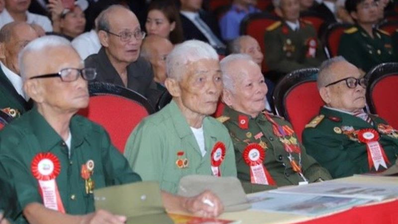  Ủy ban Trung ương Mặt trận Tổ quốc Việt Nam tổ chức gặp mặt, tri ân chiến sĩ, thanh niên xung phong, dân công hỏa tuyến tham gia chiến dịch Điện Biên Phủ tại tỉnh Thanh Hóa.