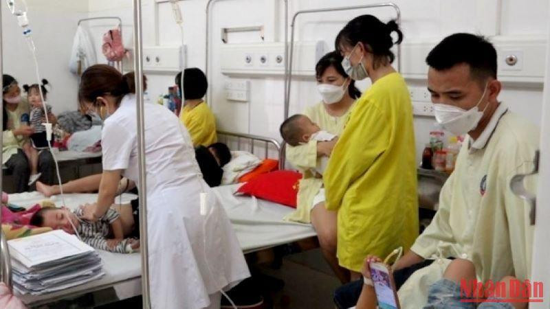 Số trẻ nhập viện tăng cao ở Bệnh viện Sản Nhi tỉnh Lào Cai.