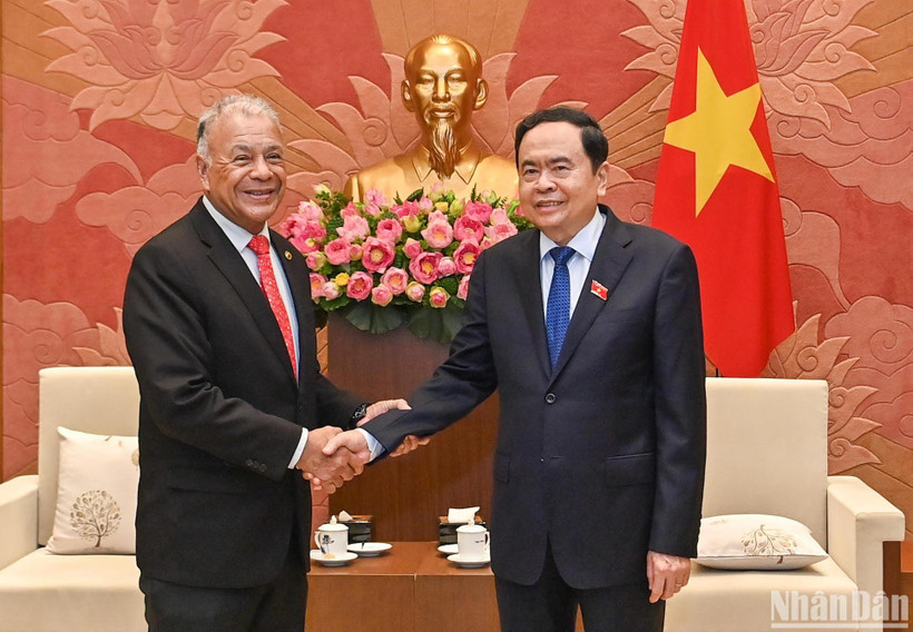 Phó Chủ tịch Thường trực Quốc hội Trần Thanh Mẫn vui mừng đón tiếp Tổng Bí thư Đảng Lao động Mexico Alberto Anaya Gutiérrez.