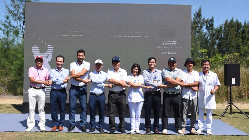 Các đại biểu tại lễ khởi động Lễ hội du lịch Golf Đà Nẵng 2022 sáng 27/8.