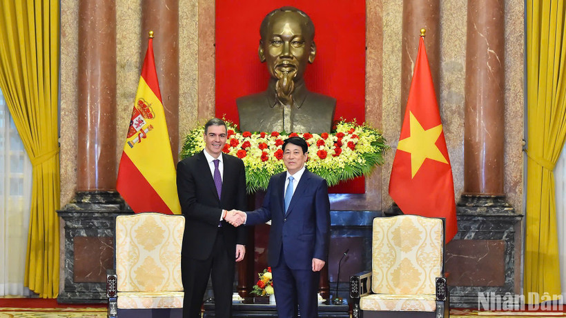 Chủ tịch nước Lương Cường tiếp Thủ tướng Vương quốc Tây Ban Nha Pedro Sanchez.