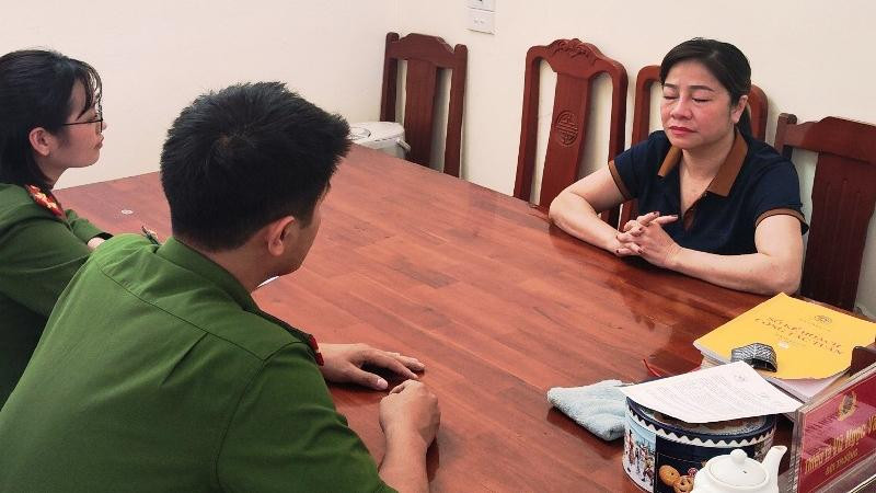 Đối tượng Trần Thị Anh tại cơ quan công an.