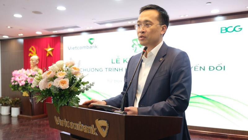 Ông Phạm Quang Dũng - Ủy viên Ban Thường vụ Đảng ủy Khối Doanh nghiệp Trung ương, Bí thư Đảng ủy, Chủ tịch Hội đồng Quản trị Vietcombank, Trưởng Ban chỉ đạo chuyển đổi số, phát biểu tại buổi lễ.