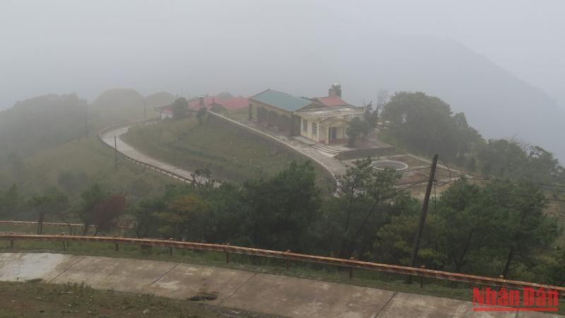Toàn bộ khu du lịch Mẫu Sơn, Lộc Bình, (Lạng Sơn) chìm trong rét hại.