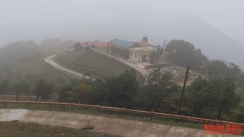 Toàn bộ khu du lịch Mẫu Sơn, Lộc Bình, (Lạng Sơn) chìm trong rét hại.