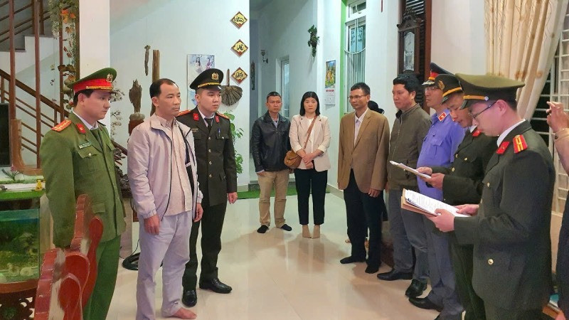 Cơ quan An ninh điều tra Công an thành phố Huế đã tống đạt quyết định khởi tố vụ án, khởi tố bị can, lệnh bắt bị can để tạm giam đối với đối tượng Nguyễn Xuân Bình.