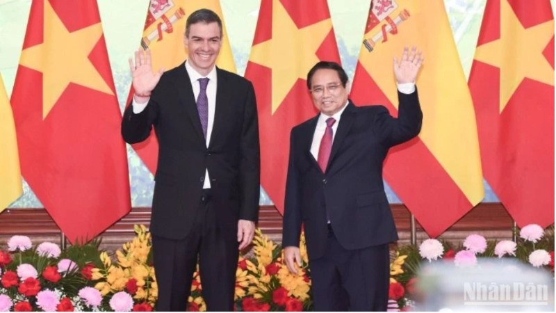 Thủ tướng Phạm Minh Chính và Thủ tướng Tây Ban Nha Pedro Sanchez. (Ảnh: TRẦN HẢI)