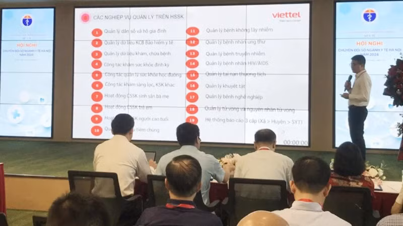 Các đơn vị ngành y tế Hà Nội chia sẻ, trao đổi kinh nghiệm trong việc thực hiện chuyển đổi số.