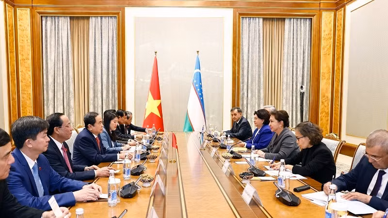 Chủ tịch Quốc hội Trần Thanh Mẫn hội đàm với Chủ tịch Thượng viện Uzbekistan Tanzila Narbaeva. Ảnh: DOÃN TẤN/TTXVN