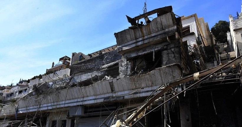 Tòa nhà bị phá hủy sau cuộc không kích của Israel tại Damascus, Syria. (Ảnh: THX/TTXVN)