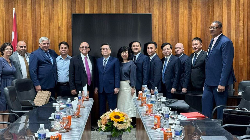 Bộ trưởng Xây dựng Nguyễn Thanh Nghị và đoàn công tác hội đàm với Bộ trưởng Xây dựng Cuba Rene Mesa Villafana và các đơn vị, doanh nghiệp xây dựng Cuba.