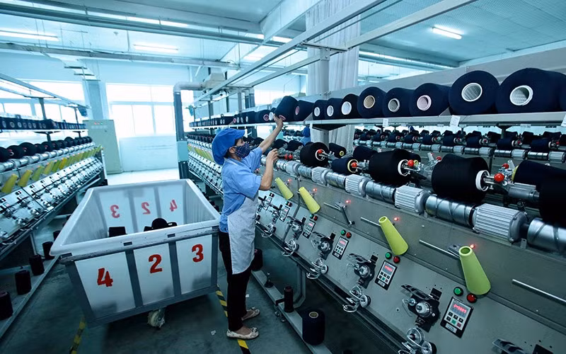 Dây chuyền sản xuất tại Công ty TNHH dệt nhuộm Jasan Việt Nam tại Khu công nghiệp Phố Nối B (Hưng Yên). (Ảnh: VIẾT CHUNG)