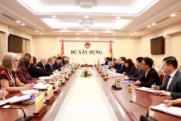Các đại biểu tại buổi làm việc giữa Bộ Xây dựng Việt Nam và Bộ Nông nghiệp và Lâm nghiệp Phần Lan.
