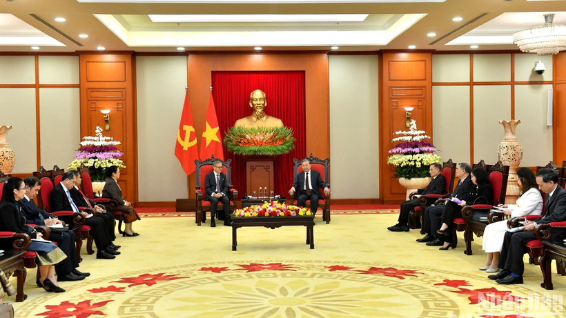 Tổng Bí thư Tô Lâm tiếp Bộ trưởng Ngoại giao Lào Thongsavanh Phomvihane. (Ảnh: Đăng Khoa)