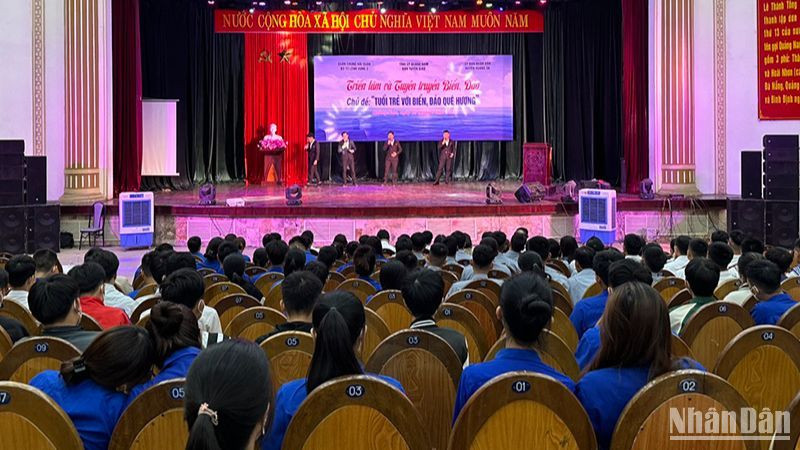 Lễ khai mạc Triển lãm tư liệu, hình ảnh và tuyên truyền “Tuổi trẻ với biển đảo quê hương”.