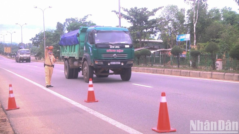 Lực lượng Cảnh sát giao thông Công an tỉnh Quảng Nam bảo đảm trật tự, an toàn giao thông trên các tuyến đường trọng điểm.