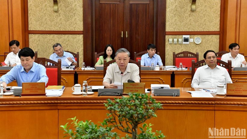 Tổng Bí thư, Chủ tịch nước Tô Lâm chủ trì họp Bộ Chính trị cho ý kiến về Đề án thành lập thành phố Huế trực thuộc Trung ương.