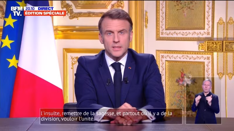 Tổng thống Emmanuel Macron phát biểu trên truyền hình tối 5/12.